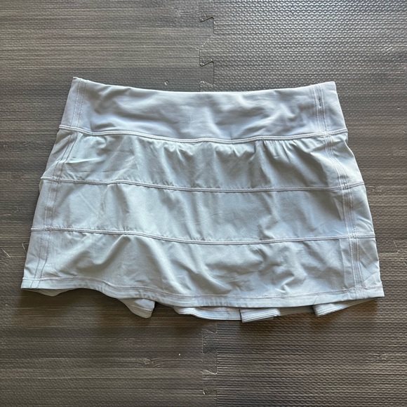 lululemon athletica Dresses & Skirts - Lululemon Pace Rival Skirt in Chambray Size 6 Regular